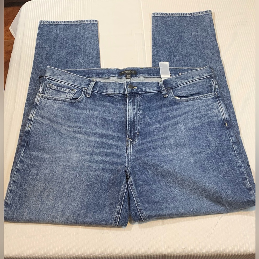 Banana Republic Men's Light Blue Slim Jeans SZ 42X34. New without tags.